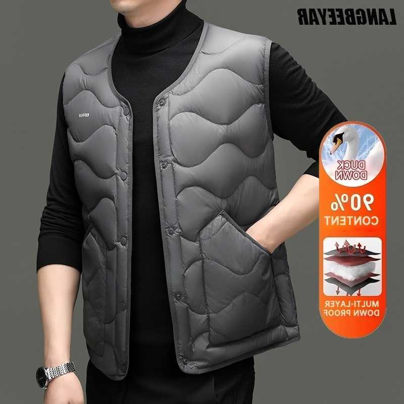 Down Parkas High End Men's Light 95% Down Fashion Business Casual Down Vest Men Winter Sleeveless Jacket Warm Korean Waistcoat Puffer Coats C26