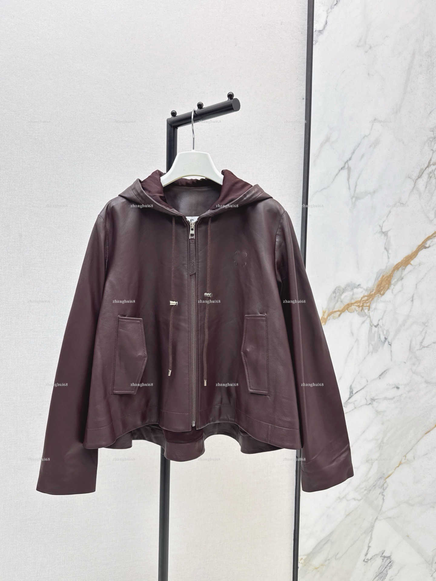 Fashion Hooded Short Leather Jacket women designer clothes Embossed Logo Zip Drawstring Hood Pockets Casual Fall Outerwear A405X08N010