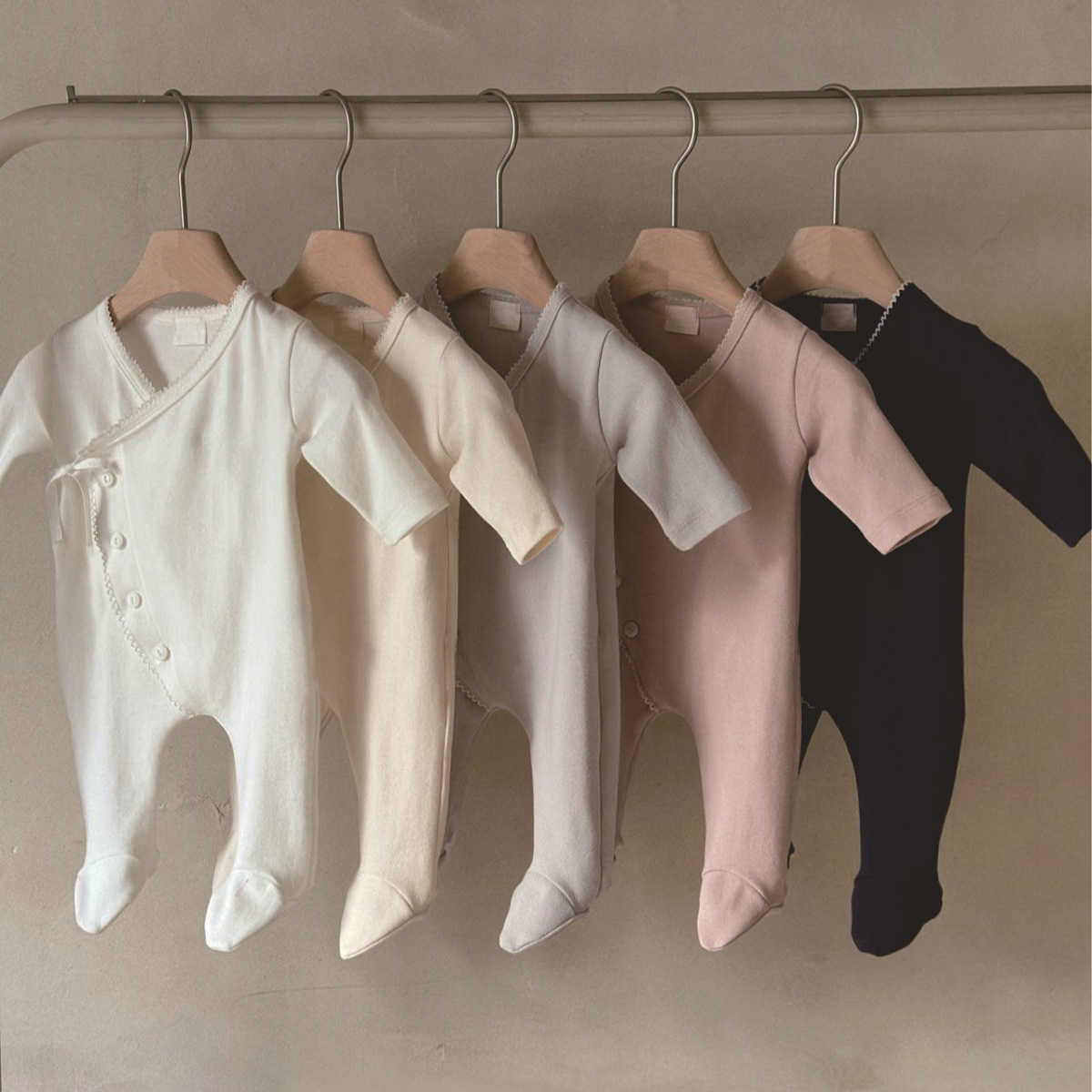 Newborn clothes spring and summer baby monkstyle romper with diagonal placket tieup design footcovering jumpsuit baby romper with attached socks Q26