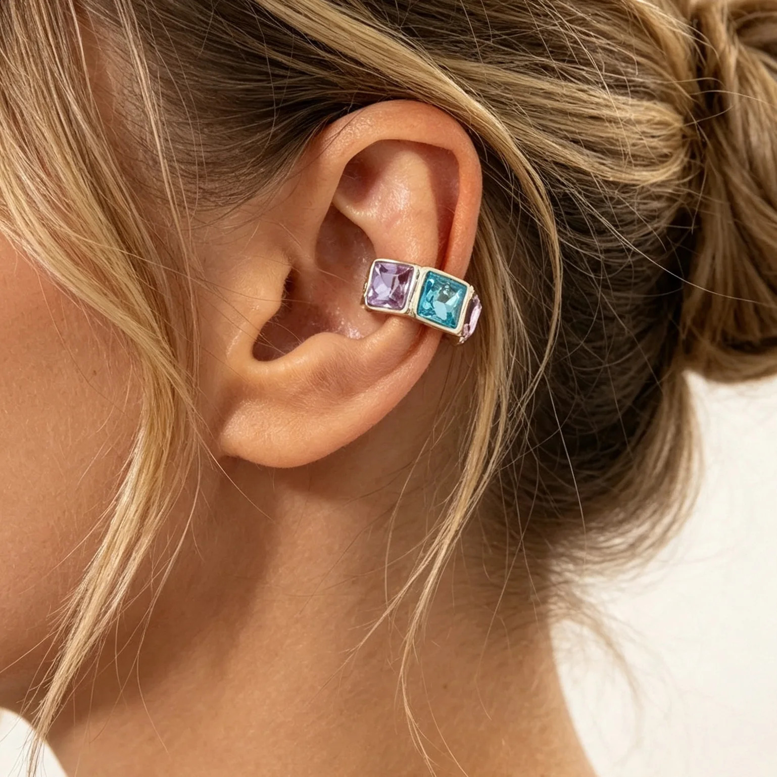 Light y Colorful Acrylic Diamond Clip Earrings for Women Trendy C-shaped Geometric Piercing Ear Cuff Jewelry Accessor 260921