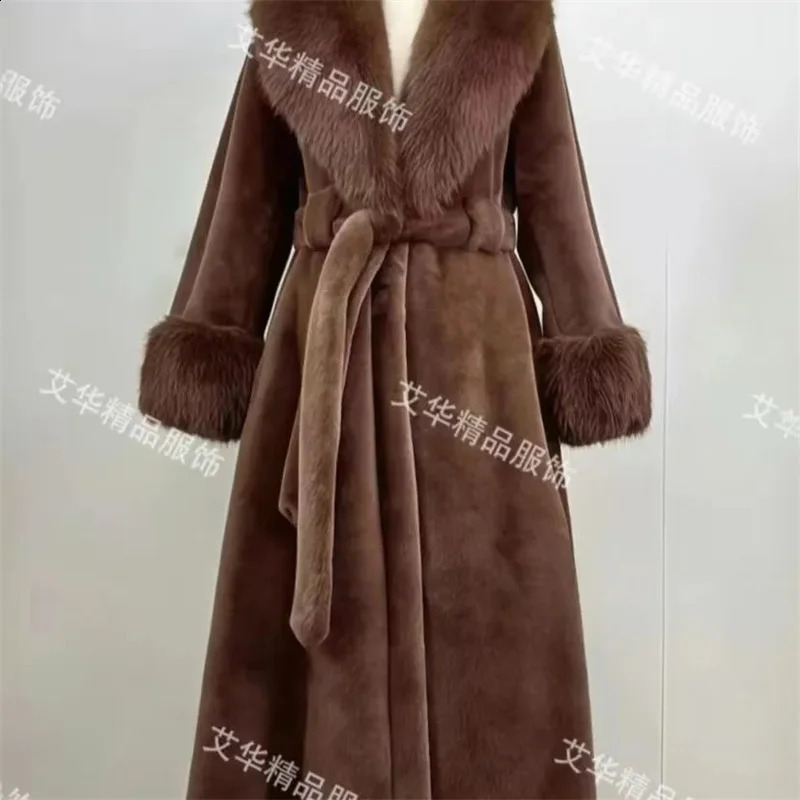White Turn Coat Women's Autumn Winter Belt Woolen Coat 2026 Fur Coat Fragrant Wind High end Lightweight Short Fur Neck 260921