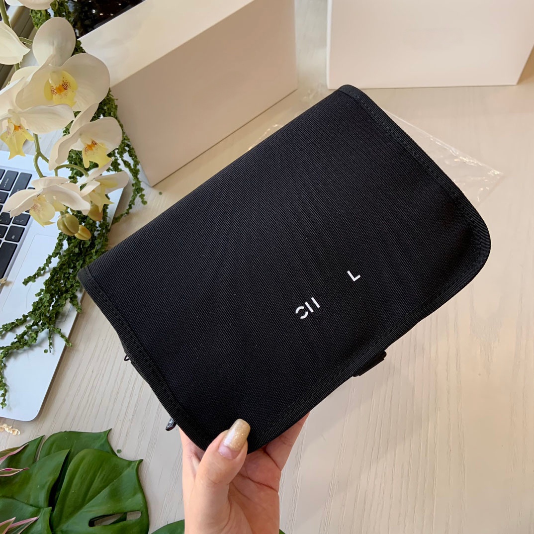 Designer Luxury Cosmetic Bag Women's Hanging Wash Bag Nylon Letter Print Makeup Organizer With Hook For Travel