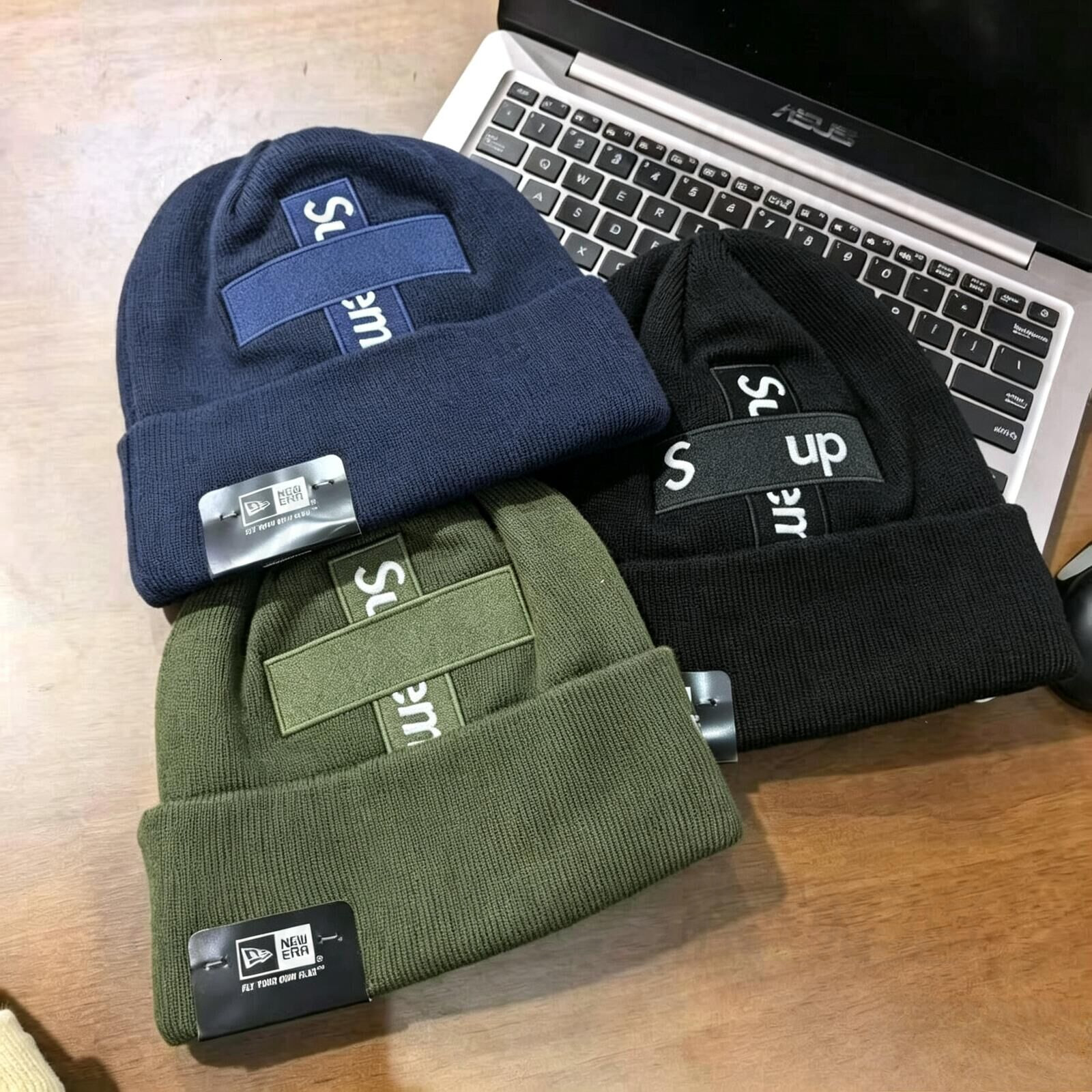 Designer Beanie Skull Caps Supliermer White Knitted Winter Beanie Hat Soft Fold Up Letter Print Ski Cap Warm Casual Outdoor Daily Fashion Headwear F
