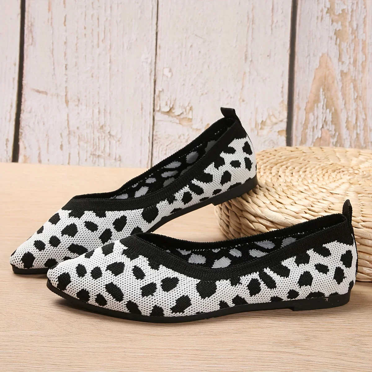 Pointed Casual Shoes 2025 Women's Toe Flat Shoes Solid Color Knitted SlipShoes Casual Breathable Ballet Flats Women Flat Shoes Loafers D260922