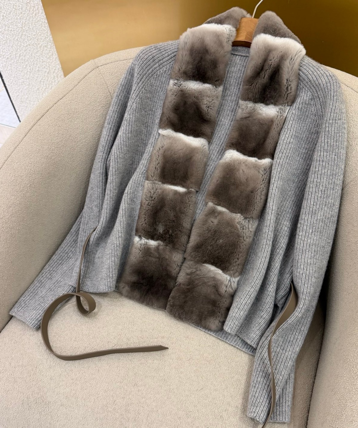 England style 3 colours Fen snow fur women jackets with suede lining V neck winter coats