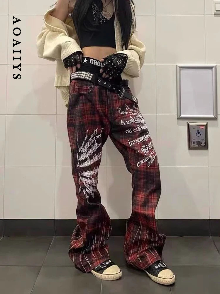 Aoaiiys Jeans gotici Donna Vintage Pantaloni punk scozzesi rossi Primavera Autunno Y2K Pantaloni streetwear dritti con stampa classica in denim 2609