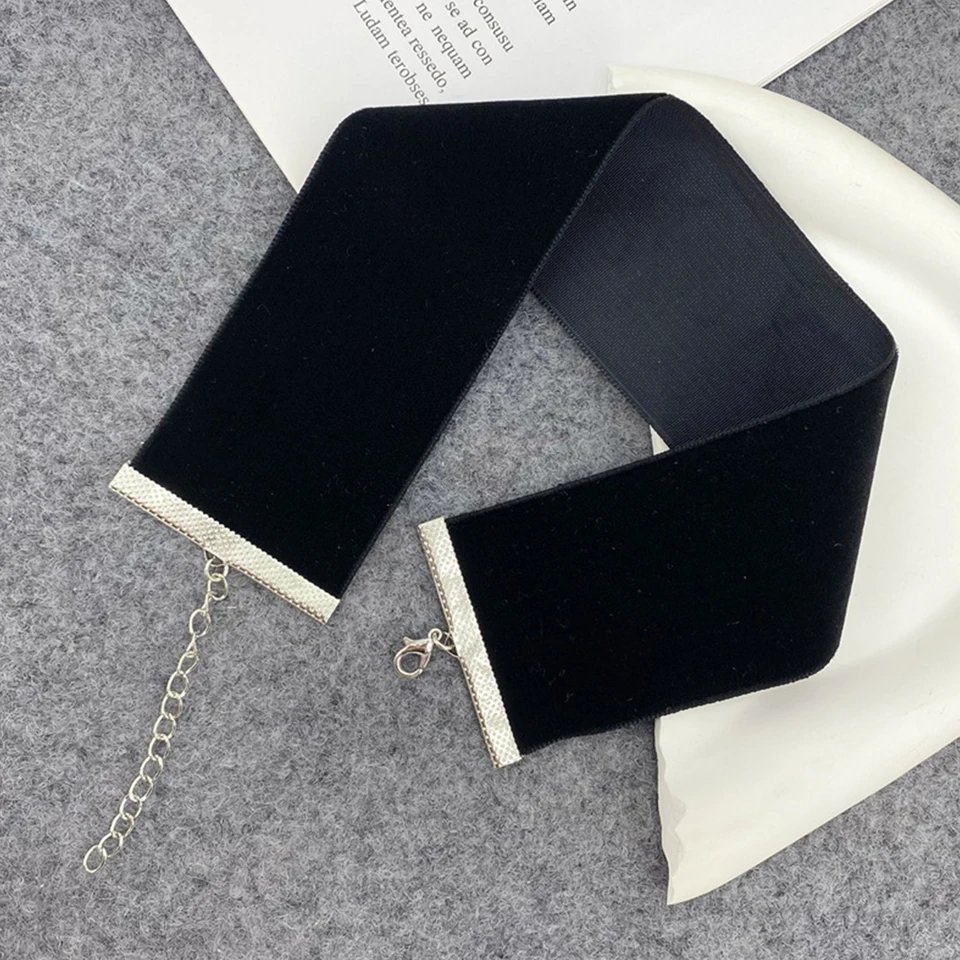 Black Velvet Choker Necklaces Gothic Punk Vintage Clavicle Chain Women Girls Party Accessories