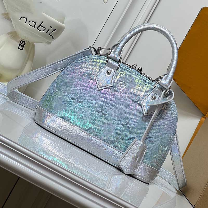 M90611 3D Flower Shell Leather Travel bag Cross Body Bag Women Luxurys Designers Totes Handbag Croissant Wallets Purse pouch Flap 18/23cm