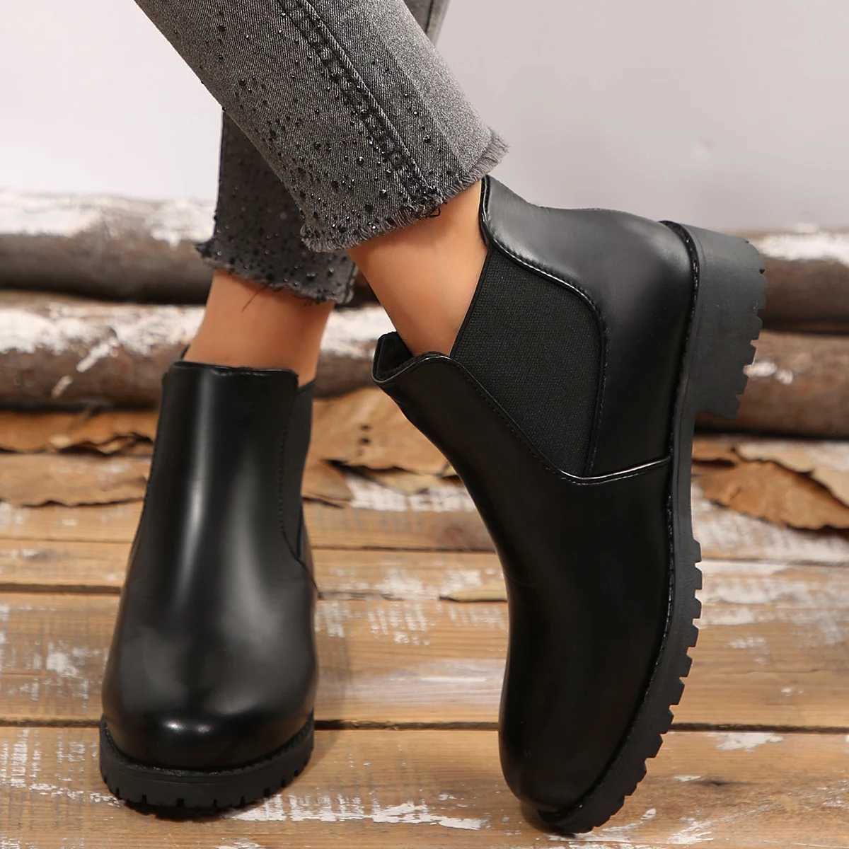 Designer New Women's Plush Boots Lined Ankle Boots British Style Round Toe Chunky Heel Warm Comfortable Autumn Winter Short Boots J260922