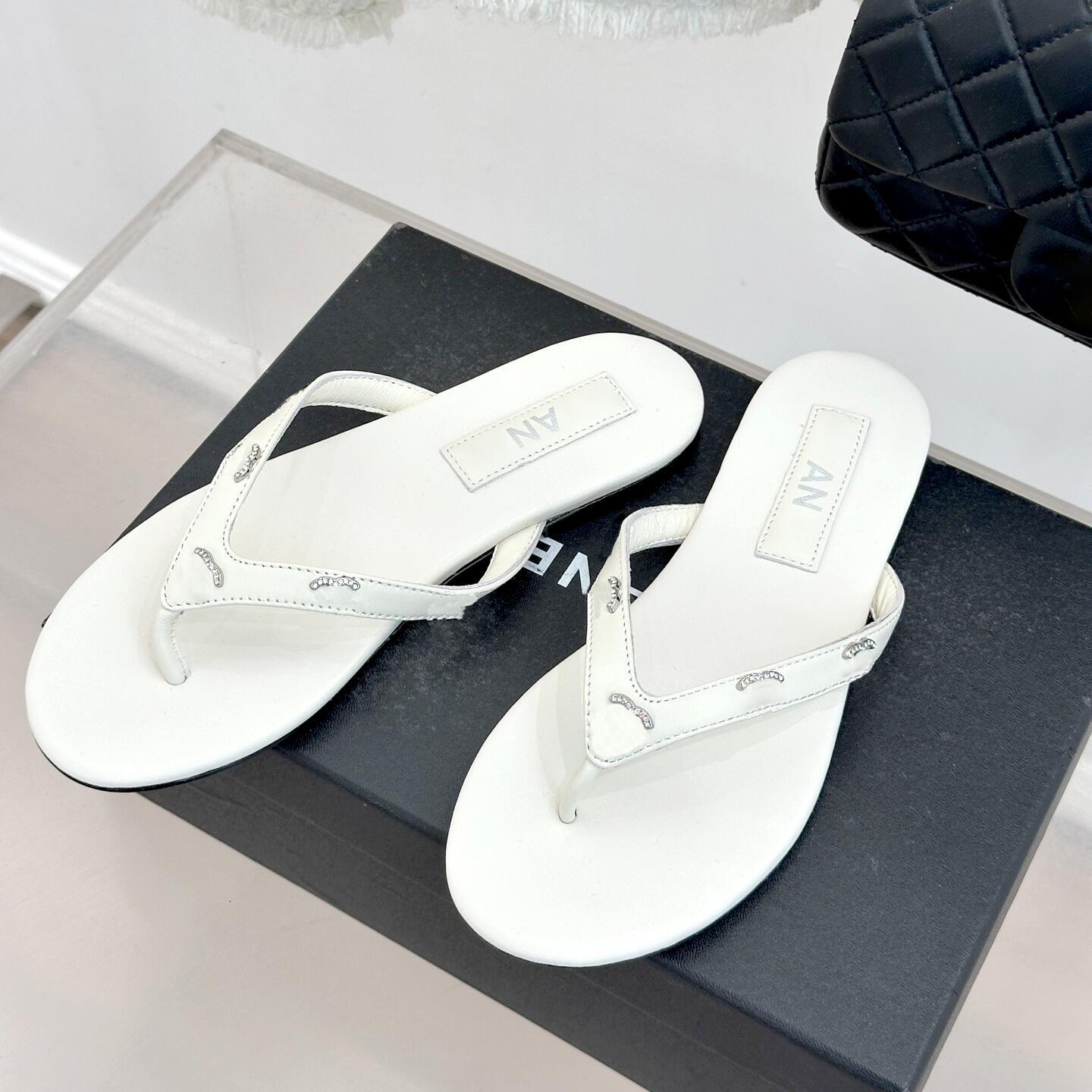 Luxury Designer Sandal Genuine Leather Flip Flops Womens Flat Slide Summer Beach Travel Non Slip Clip Toe Slipper Fashion Pool Party sliders Outdoor