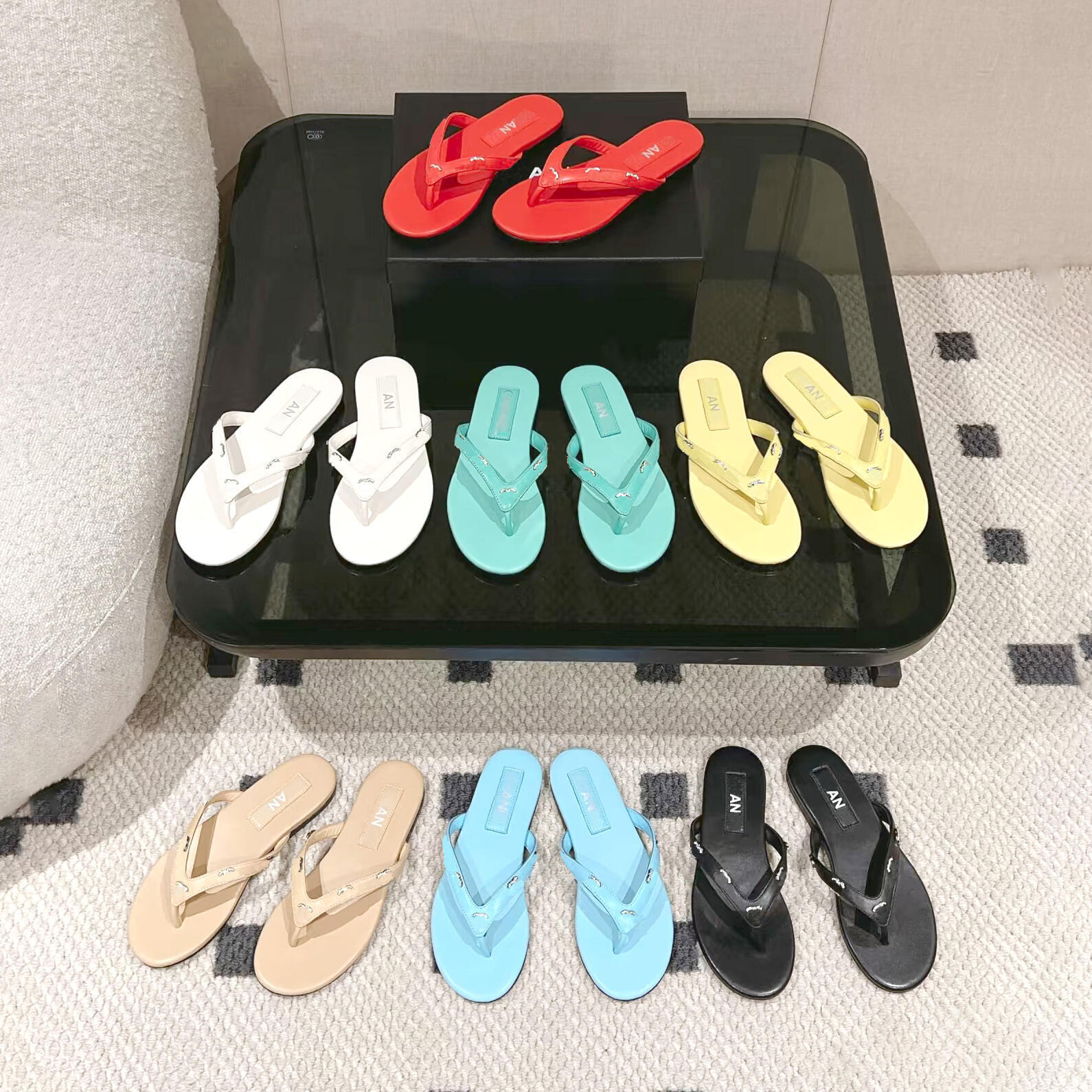 Luxury Pearl-embellished flip-flops Designer Satin finish sandals Womens Summer Beach Vacation Party Sandals Everyday Outfits elegant dinners weeken