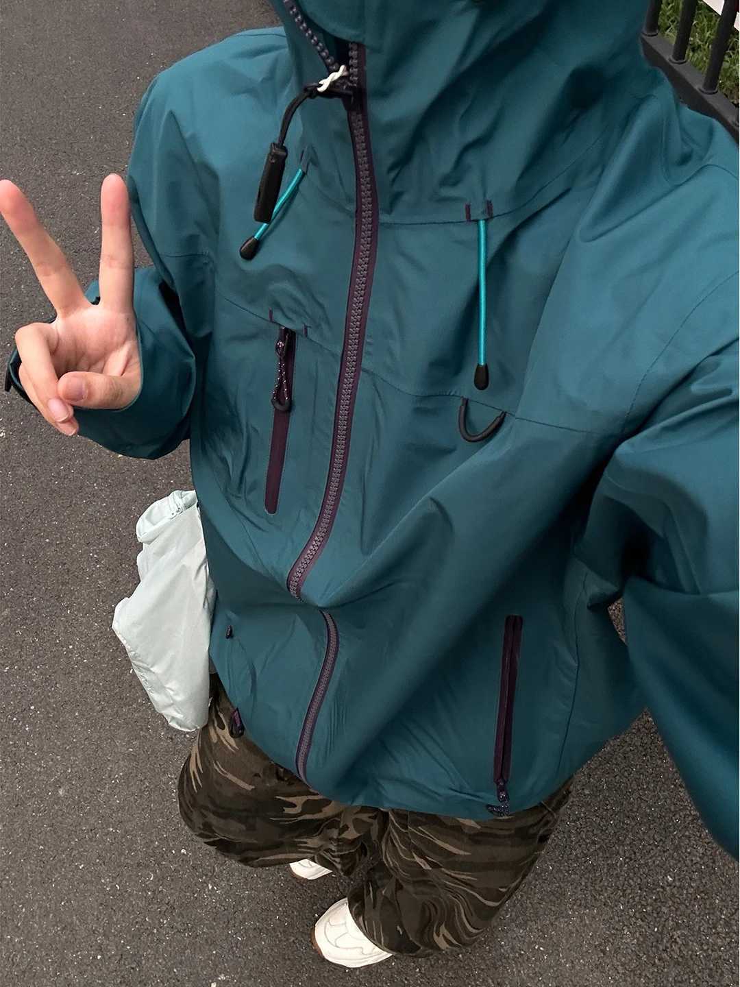 Women's Jackets Outdoor Hiking Mountain Climbing Jacket Women's New Couple Hooded Windproof Waterproof Sports Jacket Trendy Polyester Fibe
