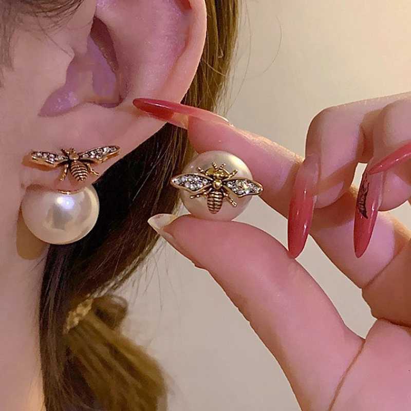 Stud New Arrival Stud Earrings Fashion Animal Metal Women Trendy Bees Pearl Double-sided Two-wear Earrings Light Luxury Jewelry X260921