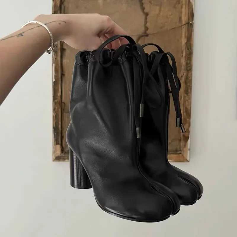 Luxury Designer Split Toe Shoes Woman Autumn Winter Tabi Balloon Ankle Boots for Women Brand Laceup Chunky Heels Booties Q