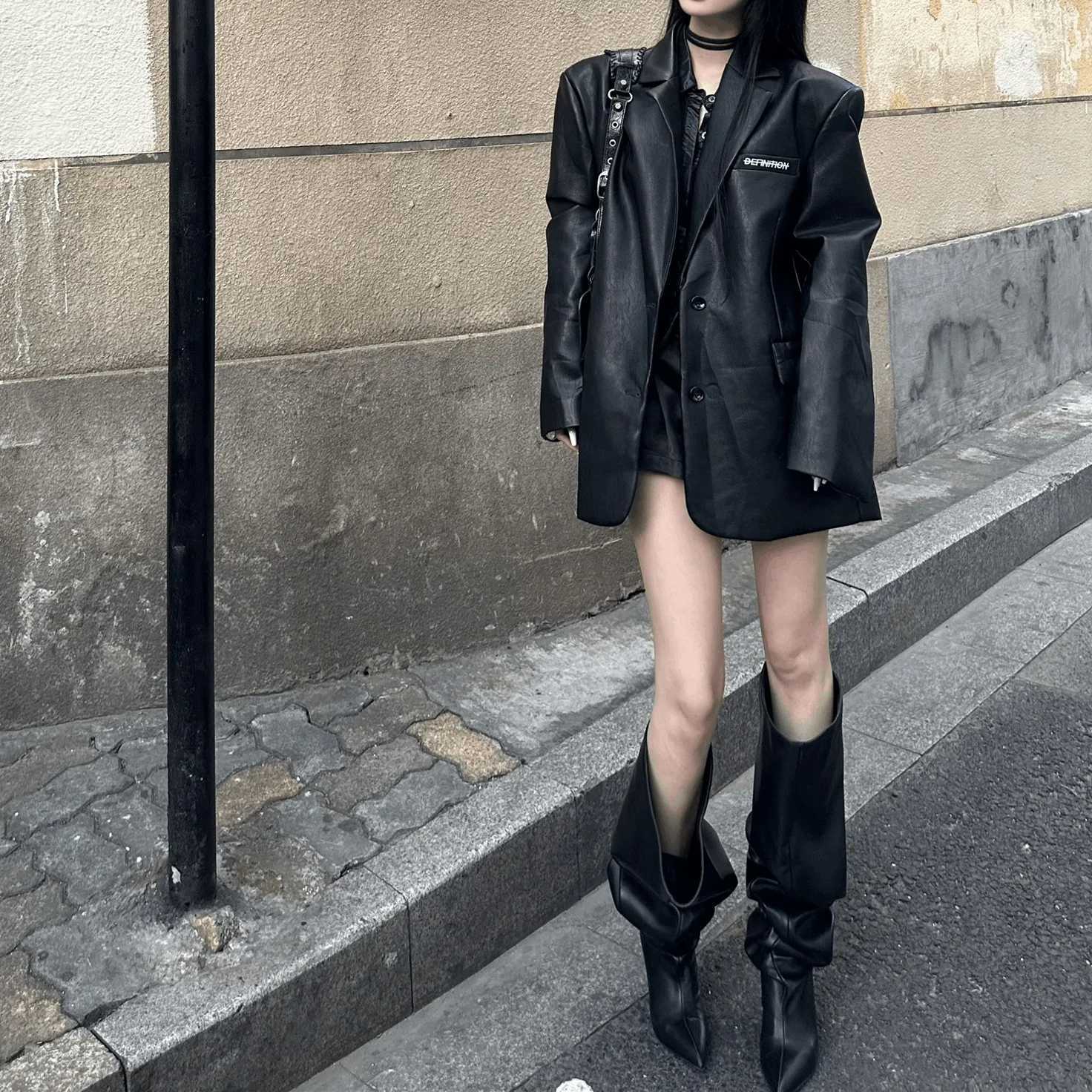 Winter Autumn and 2025 New Black Leather Jacket Men's and Women's Street Cool Niche Design Blazer C260921
