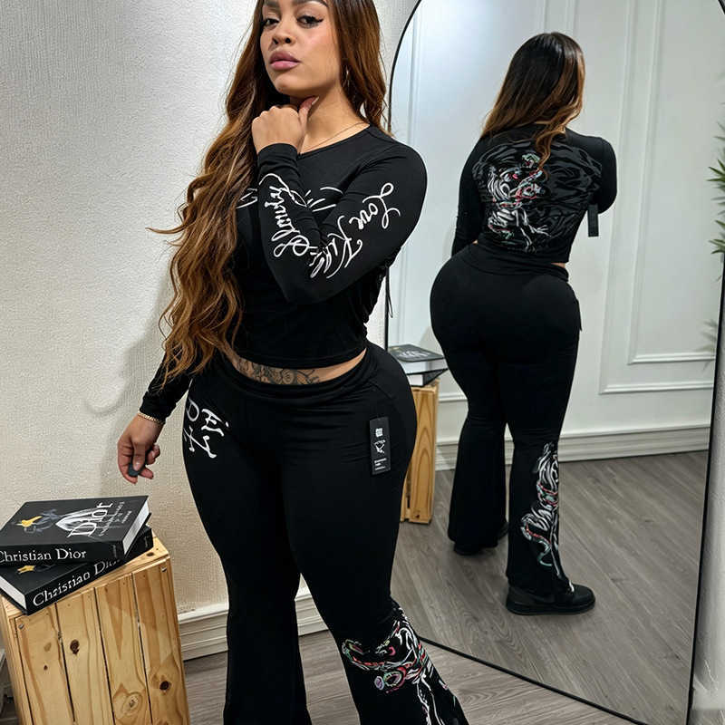 Plus-size women's outfit a printed long-sleeved crop top paired with high-waisted printed pants T260922