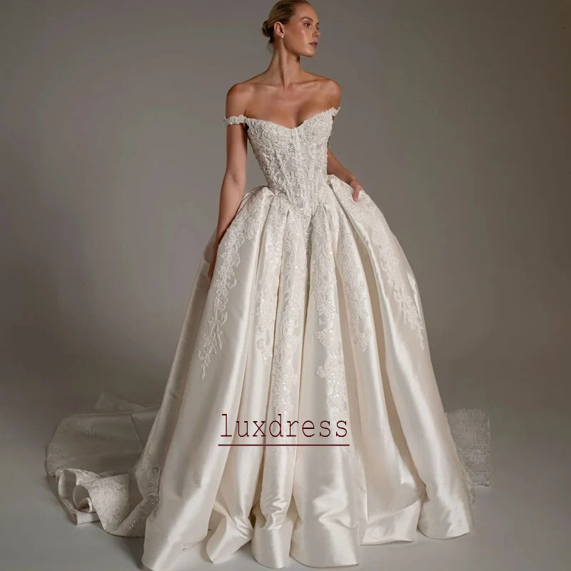 Luxury Arabic Dubai Ball Gown Wedding Dress Sweetheart Off Shoulder 3D Appliques Lace Bridal Wedding Gowns Robe De Mariee Custom Made 918