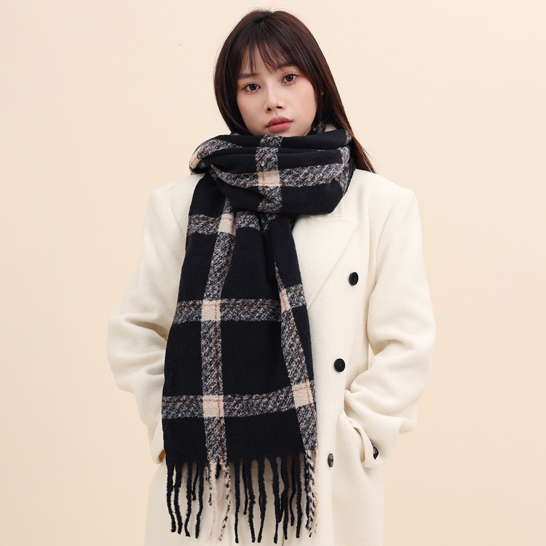 Women's scarf, autumn plaid pattern, Korean style, versatile, popular winter item, 2026 new design, thickened and warm, wholesale