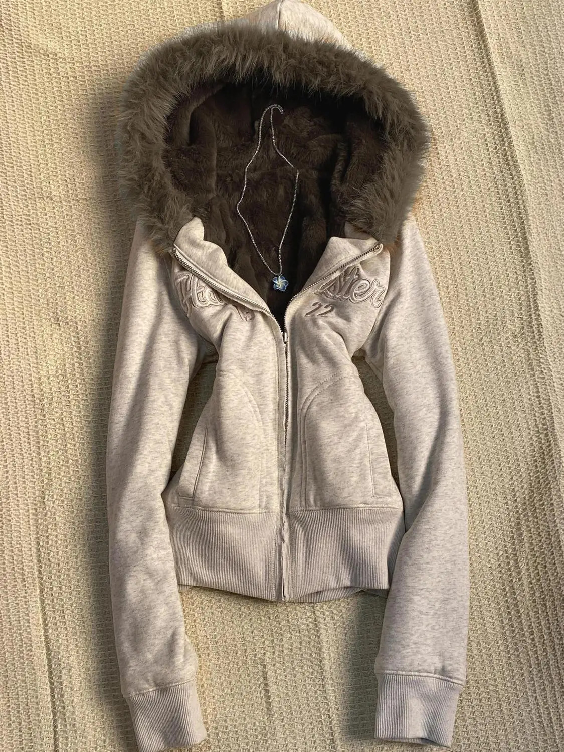 Y2K Chaqueta con capucha con ribete de piel para mujer, forro polar con cremallera, sudadera corta con capucha, bordado de letras Vintage, abrigo de