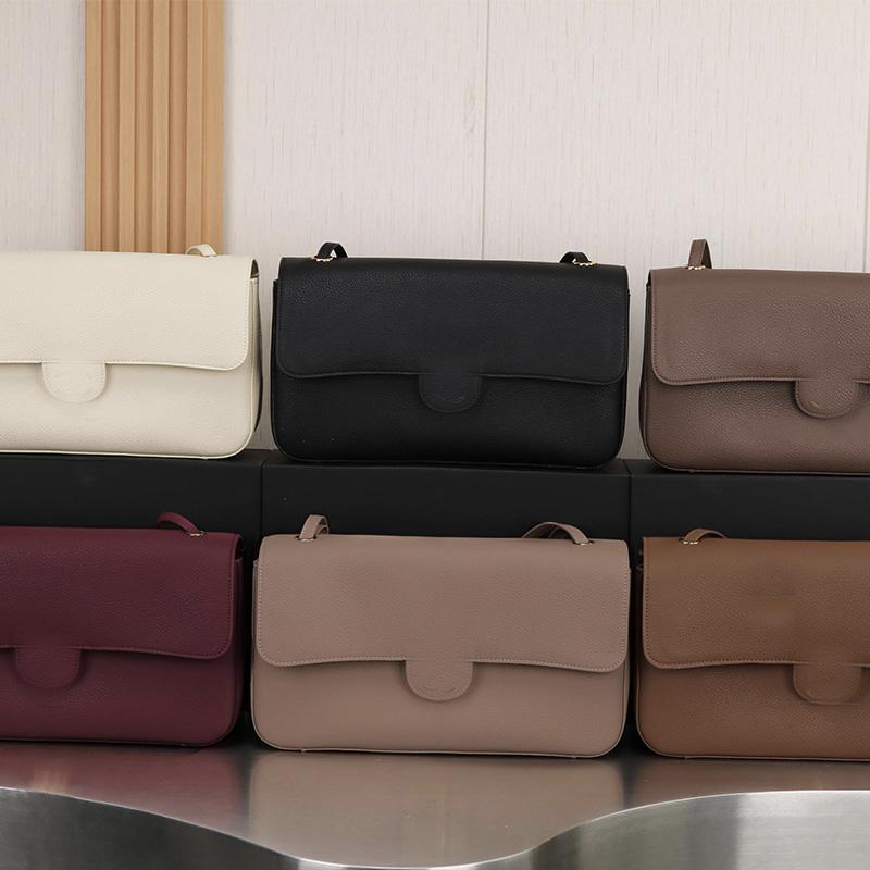 Women black Classic Flap designer Shoulder Bag Cowhide Rea Leather high quality luxury large handbags Gold Turn Lock back pockets leather strap Unde