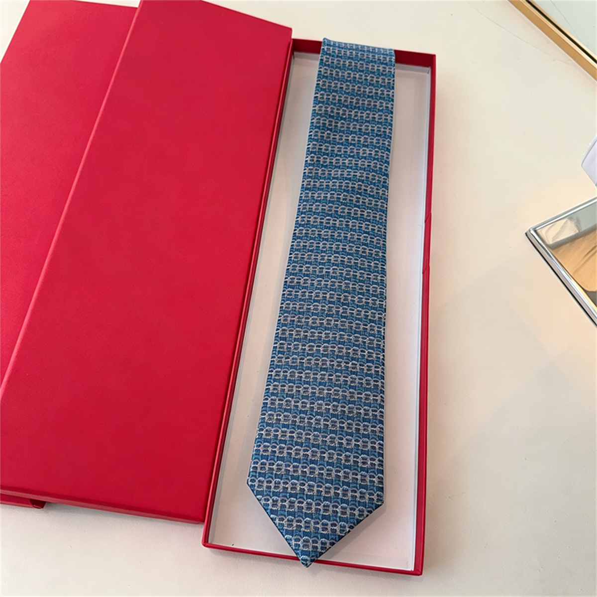 2026 Men's designer ties fashion business ties with boxes, thick fabrics in autumn and winter with thick suits are more harmonious.