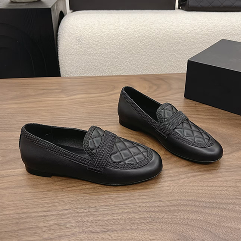 26ss Designer Loafers Womens Leather Mules Shoes Lambskin Quilted Turnlock Loafer Flat Shoes Lady Woven Dress Shoes New 1085