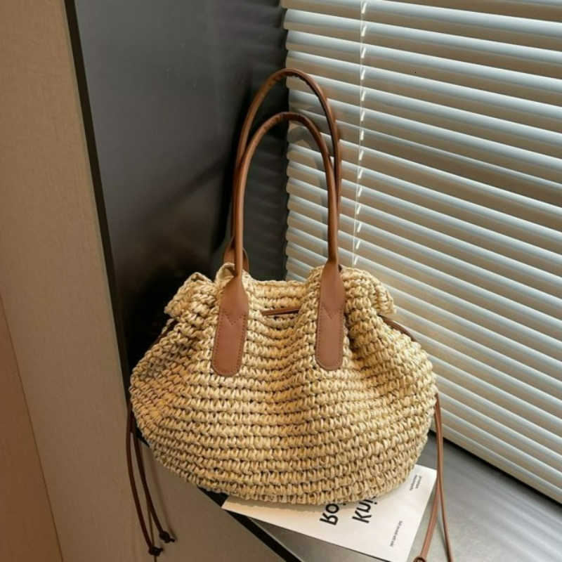 Cross Body Summer Luxurious and Versatile Tote Bag fashionable Women's Large Capacity Woven Crossbody Bag for Casual Beach and Travel Use. D260