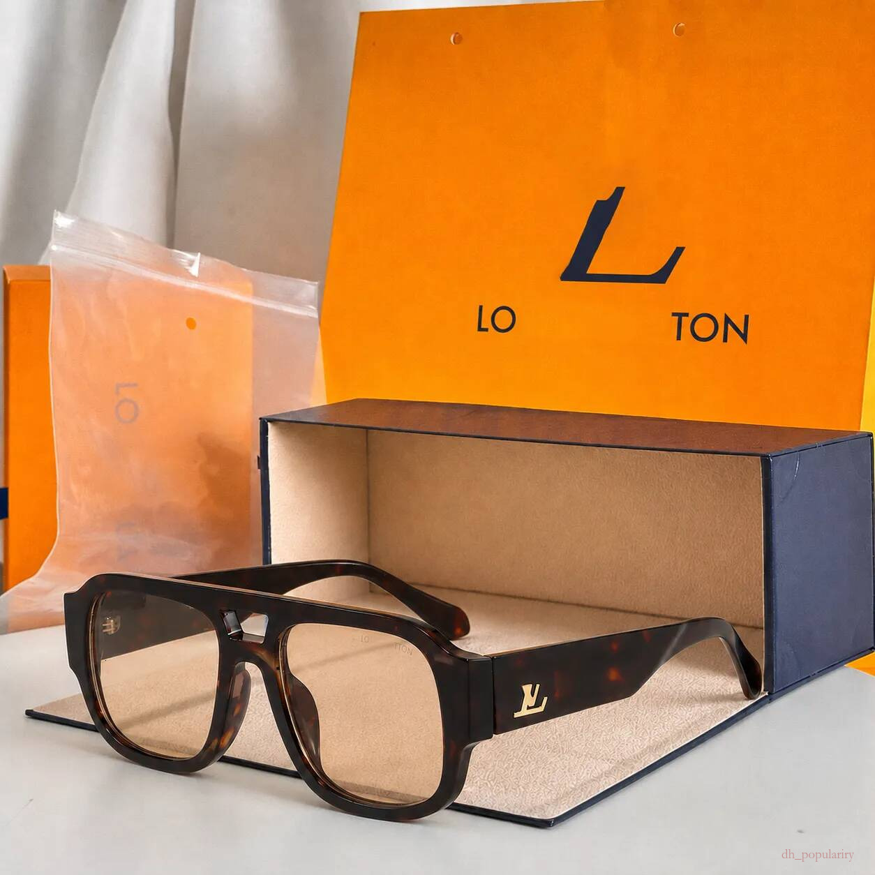 2026 Designer for women men high quality sunglasses luxurious classic stylish casual oversized frames metal lettering suitable driving beach vacatio