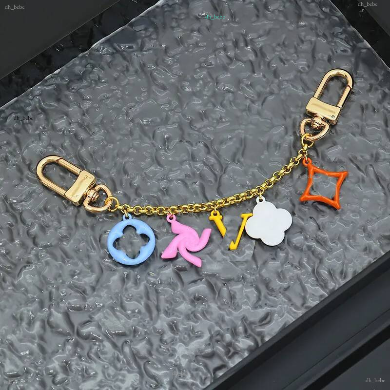 Keychain for Men Classic Brand Designer Ring Womens Bag Pendant wer Letter V Buckle Car Keychains Gold Handmade Key Chain Bracelet G2406252XQ