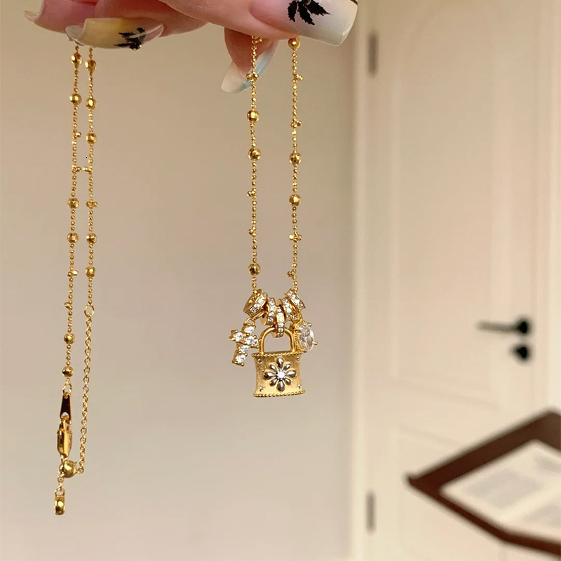 Designer Luxury Lock Pendant Necklace for Women Y2K Bow Rhinestone Inlaid Copper Electroplating Long Collarbone Chain Trendy Daily Matching Jewelry