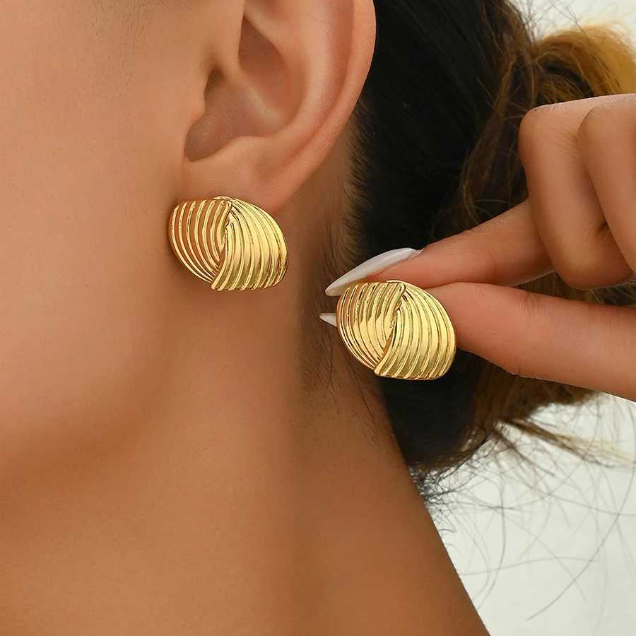 Retro Unique Design Geometric Irregular Stud Earrings for Women Fashion Personzed Line Earrings 2024 Hot Selling M260923