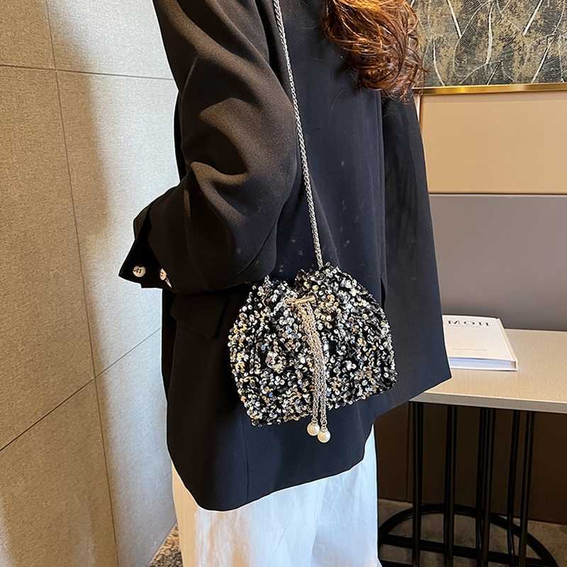 Cross Body Good-looking Personality Sequin Women's New Korean Bucket Bag Bright Eyes Style fashion Crossbody Dinner Single Shoulder Bags D26092