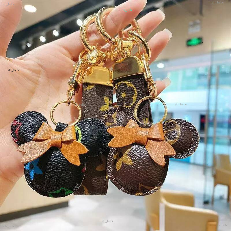 Porte-clés de créateur pendentif boule mignonne dessin animé loutre fourrure de lapin exquis classique en cuir en peluche porte-clés 488