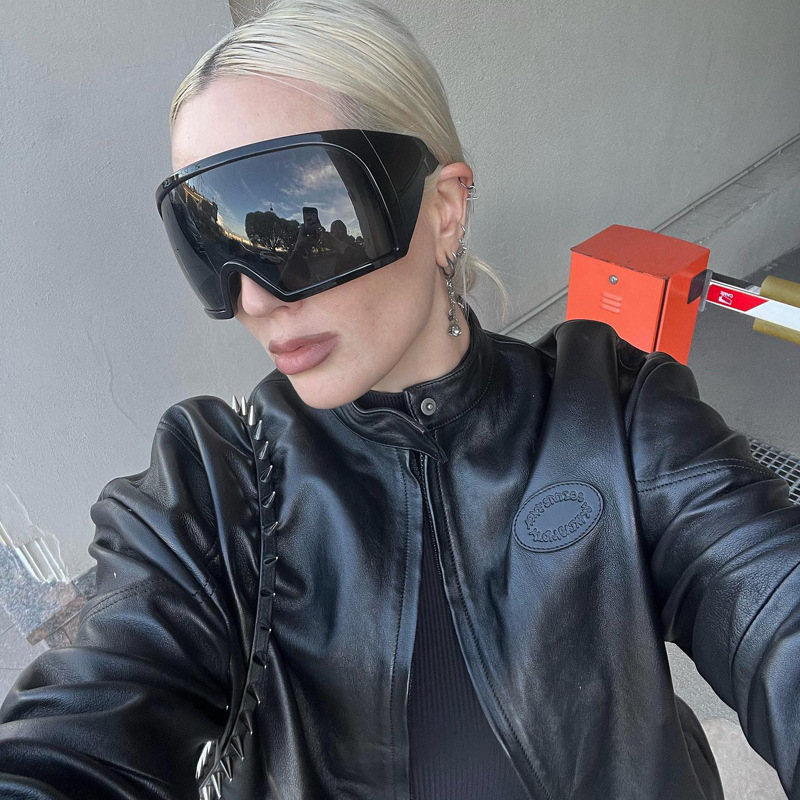 Designer Luxury Oversized One Piece Shield Sunglasses Unisex, Glossy Black Full Frame UV400 Protection Futuristic Street Sport Fashion Sun Shades