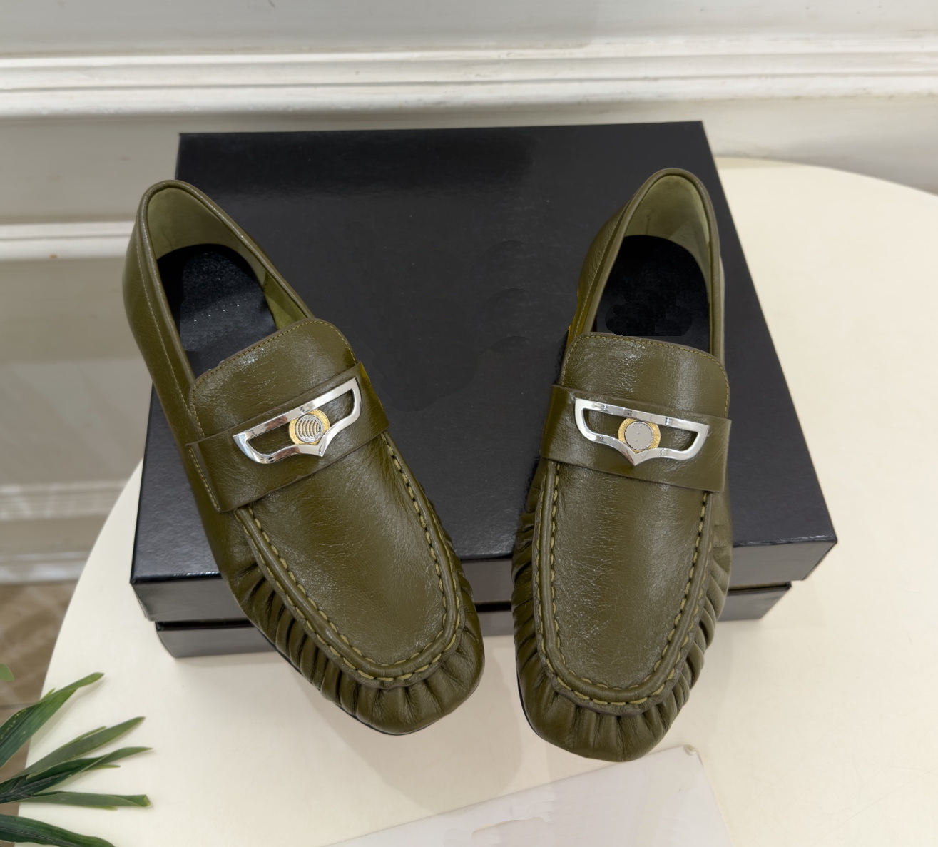 Luxury Designer Women Men Dress Shoes Vintage Soft British Style Leather Loafers Slip on Business Casual Breathable Single Shoes
