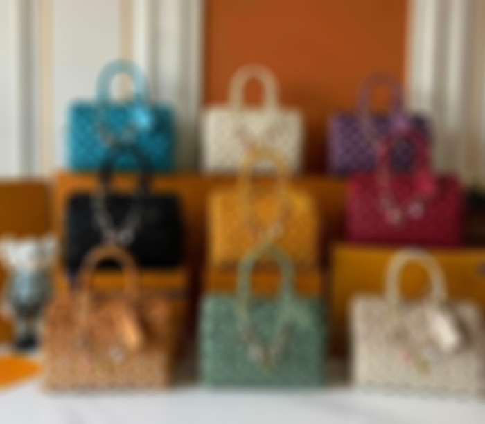 Top Sacs Femmes Casual Designers Fourre-tout Date de mariage Sac à main en cuir Lettre Métal Triangle Sac à bandoulière Street Shopping Bagg 2027