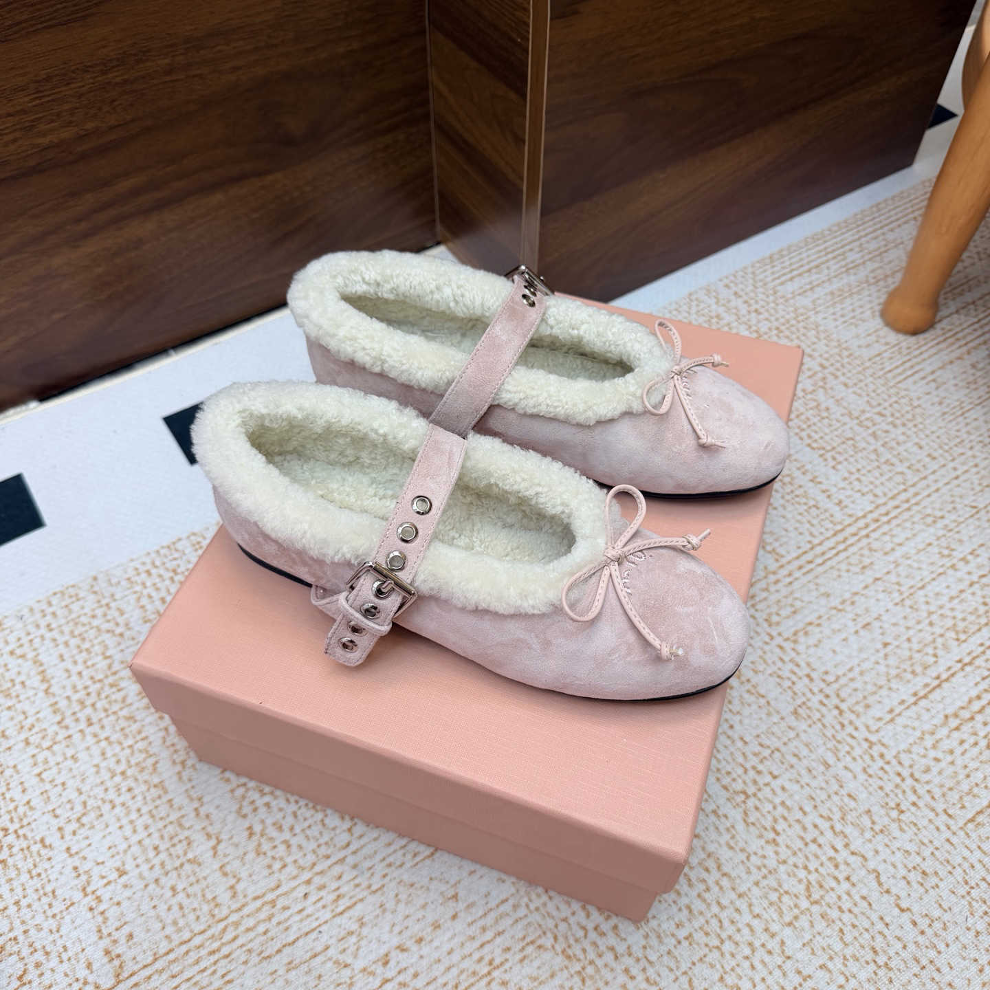 Luxury Suede Round Toe Slip-on Ballet Flats Fashion Mary Jane Women Single Shoes French Style Elegant Warm Plush Winter Designer Casual Shoes 260923