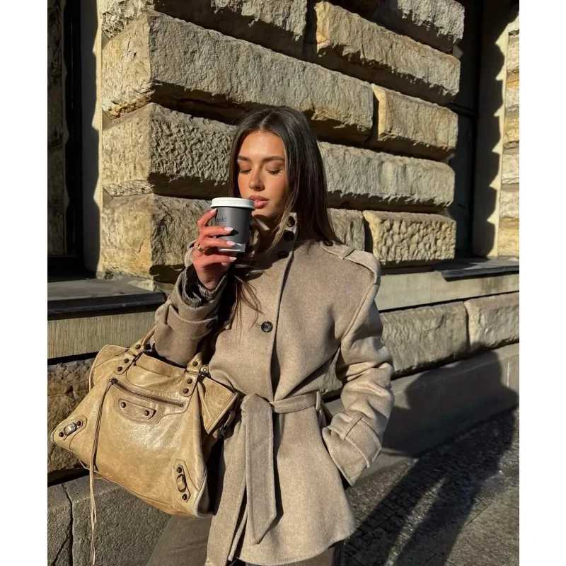 2026 New Women Solid Color Woolen Coat Belt Decor Elegant Windproof Warm Fall Winter Outerweareve Elegant Outerwear S260923WGXD