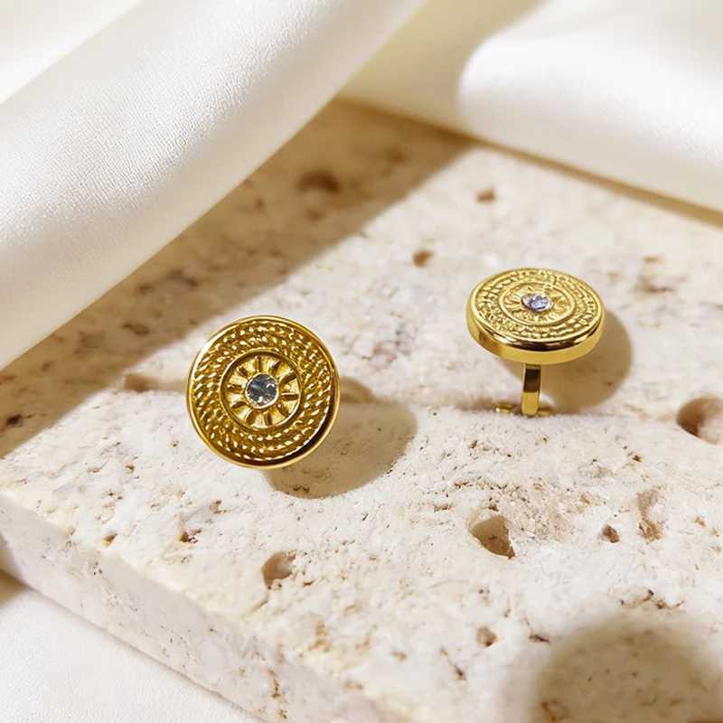 Vintage Round Stainless Steel Ear Clips 18K Gold-plated Waterproof Exquisite Rhinestones Non Piercing Earrings Jewelry M260923