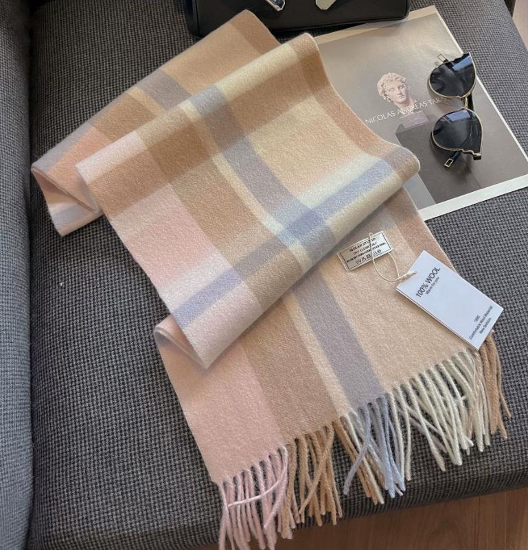 Designer Autumn Winter full-check 100% wool Tassel scarf suitable for both men and women versatile and warm autumn and scarf for couples the best pr