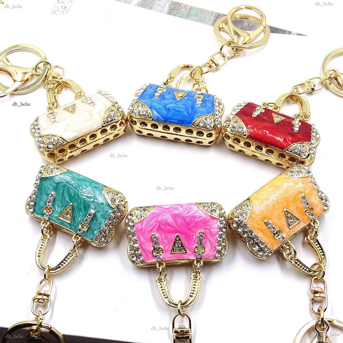 Marque de luxe Designer Nouveau Bijoux Sac Pendentif Alliage écologique incrusté de diamants Émail coloré Modèle de nuage Artisanat Cadeau Porte-