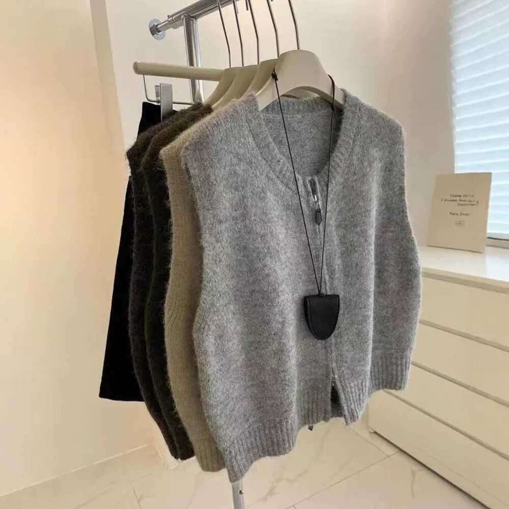 Women's Sweaters New 2026 Spring Autumn Round Neck Sweater Vest Women Solid Color Knitted Tank Top Sleeveless Cardigan Waistcoats Korean Fashio