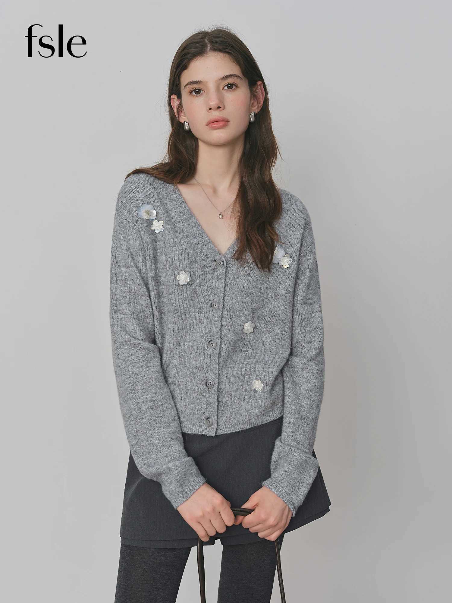 Women's Sweaters FSLE MIU-style 3D Beaded Flower Knit Sweater for Women 2025 Autumn New V-neck Slim-fit Knitwear V Neck Cardigan 25FS13110 H260