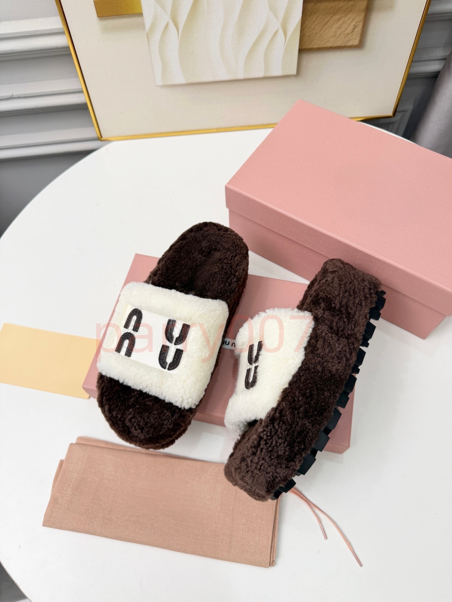Designer Women's Fuzzy Shearling Slippers Luxury Fluffy Platform Slide Sandals Furry Letter Logo Winter Warm Indoor Outdoor Mules Shoes Size 35