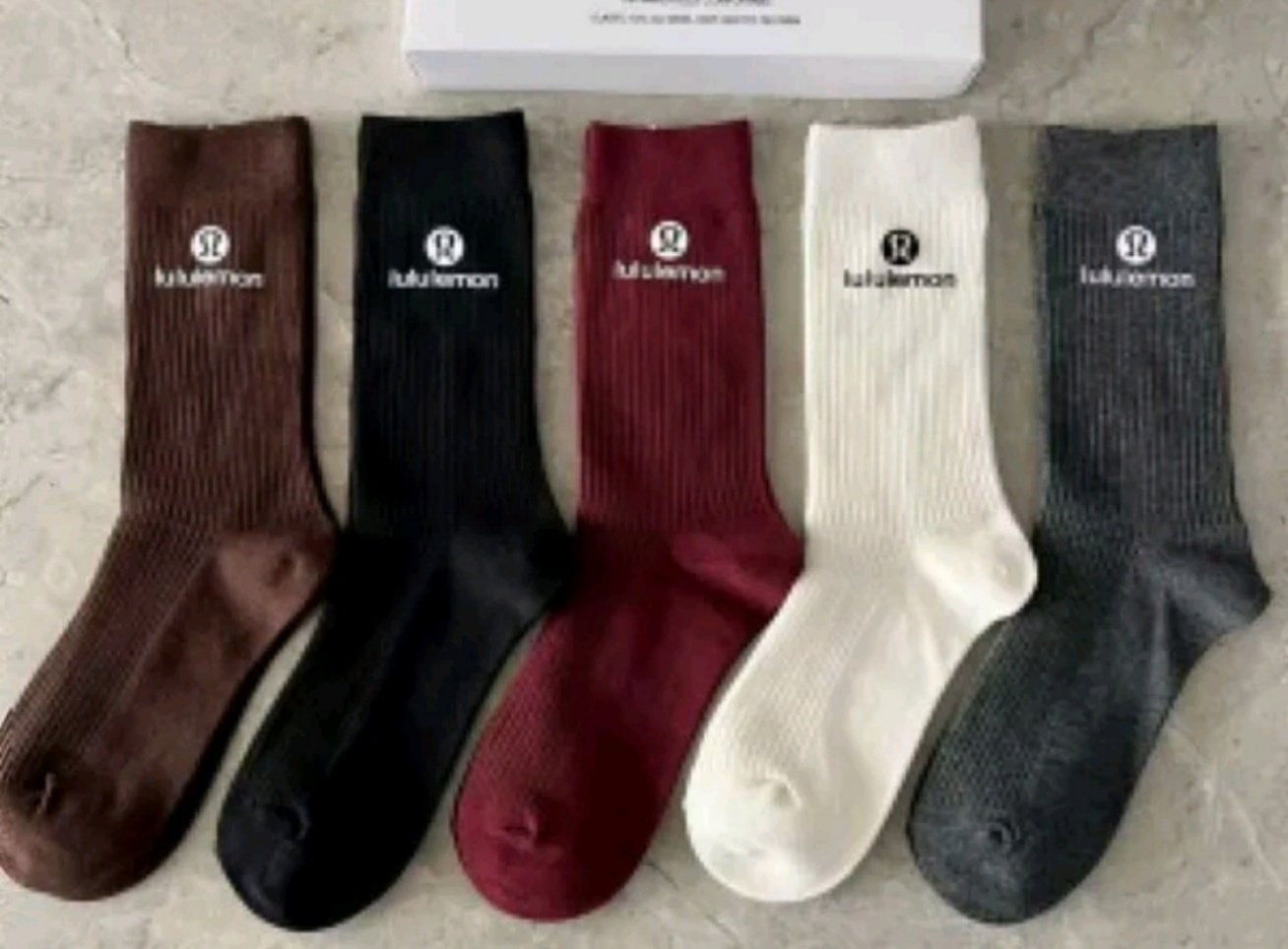 Designer Socks Mens Luxury Mens Designer Socks Printed Street Style Soft Comfortable SocksDesigner for Men Pure Cotton Long Tube Joker Black White C