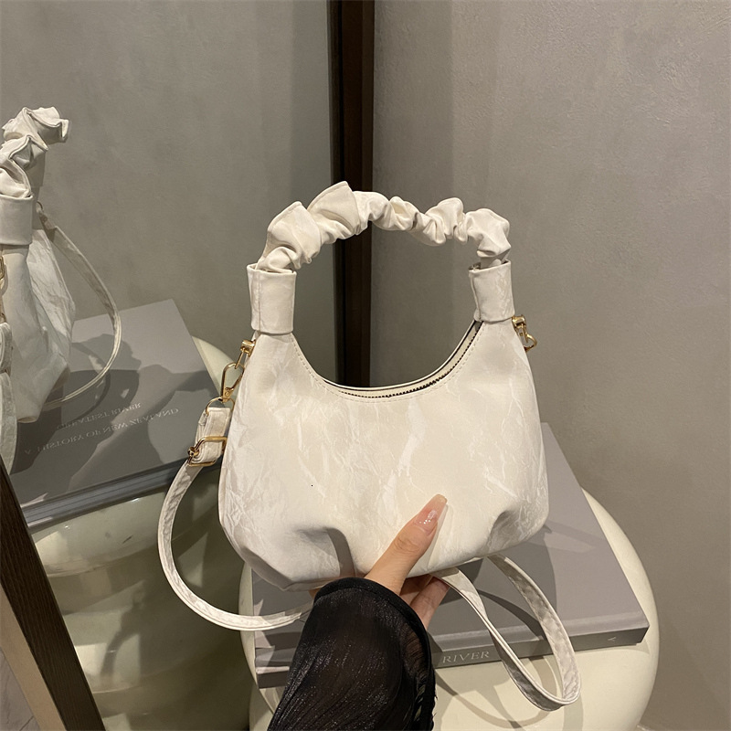 2026 Summer New Chain Crossbody French Simple Fashion Personality Handbag Dumpling Bag