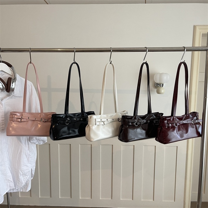 style, elegant underarm bag, large capacity, new design women, unique fashionable, retro and chic, suitable for commuting