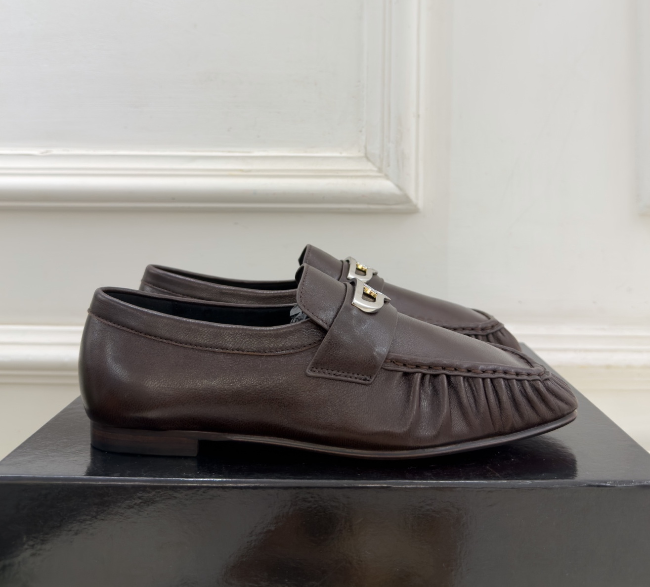 Luxury Designer Women Men Dress Shoes Loafers Low Heels Natural Cow Suede Flats Round Toe Slip On Solid Color Designer Shoes Zapatos