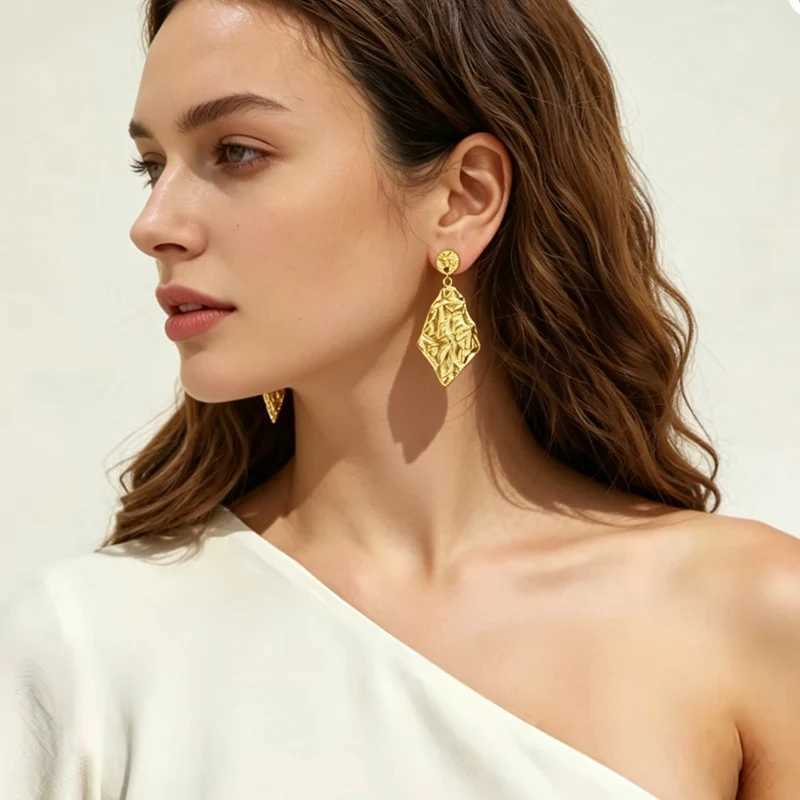 Vintage Geometric Stainless Steel Ear Clips 18K Gold-plated Waterproof Exquisite Non Piercing Pleated Dangle Earrings Jewelry M260923