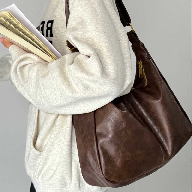 Pu Ultra Soft Cross Body Leather Commuter fashion Vintage Casual Tote Bag Large Capacity Temperament Stylish Crossbody Bags For Women D260923